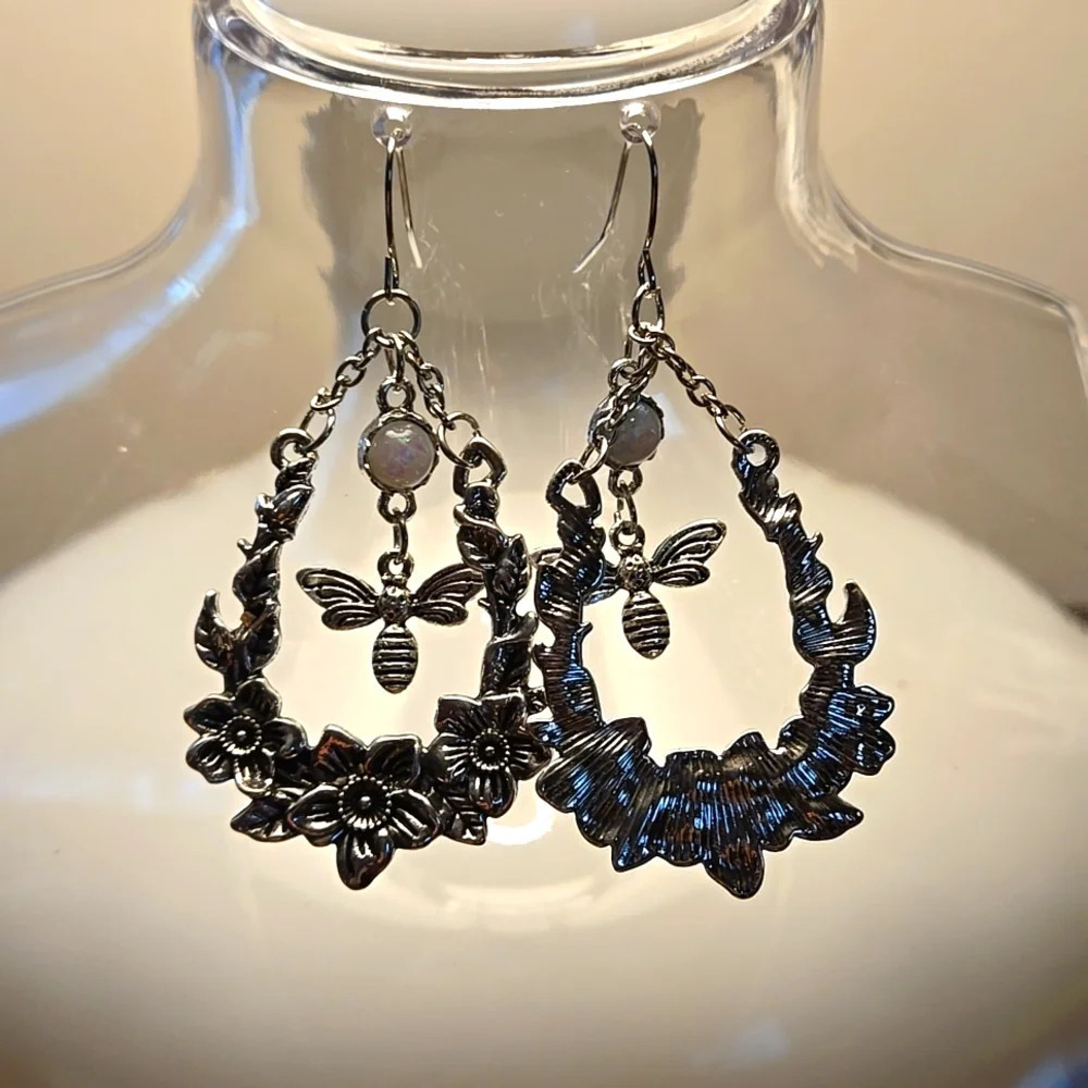 Bee Flower Pendant Drop Earrings Hollow Water Drop Shape Pendant Vintage Style